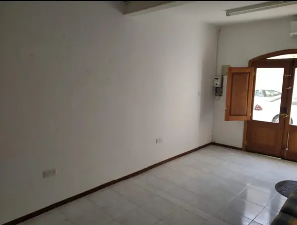 Zebbug Office Oasis: Fully Air Conditioned with Private Bathroom