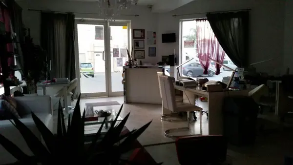 Properties for rent in Malta: Corner shop in Mosta
