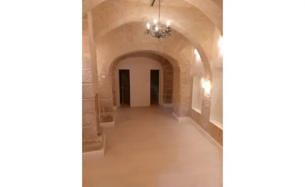 Shop to let in Malta: 35sqm Premises For Rent in Valletta