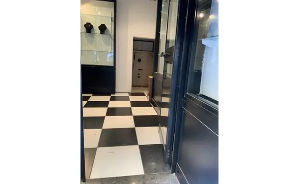 Shop to let Malta: Valletta Shop To Let