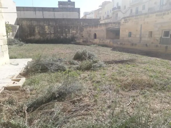 Malta real estate: Huge Unconverted Farmhouse - 820sqm with Large Garden in Mriehel