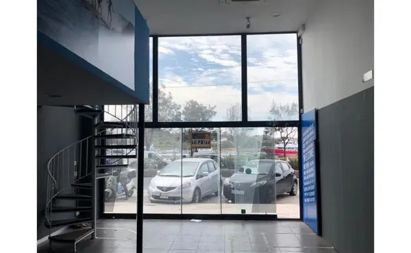 Shop to let on the Strand Seafront