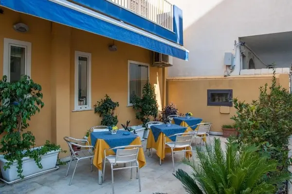 Sicily Hotel: 10 Beds, Sea Views, Rooftop, & Garden
