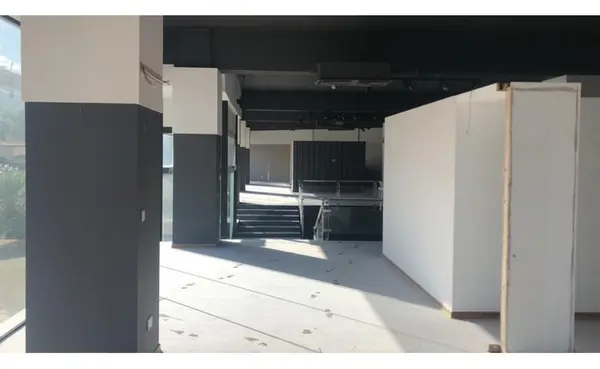 Ground Floor Showroom that consists of 480 sqm for rent in Ta xbiex