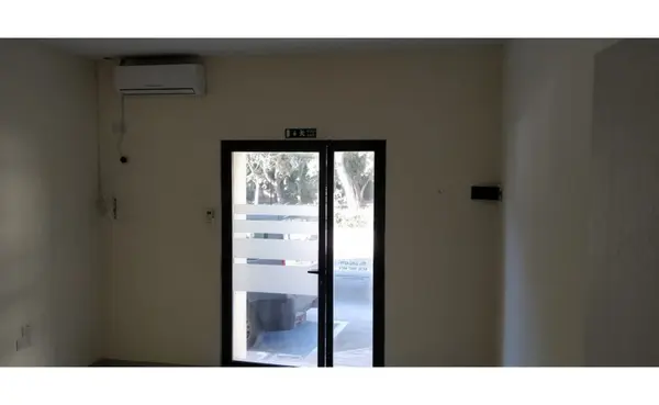 Commercial property Malta: 16sqm Attard premises with class 5 permits