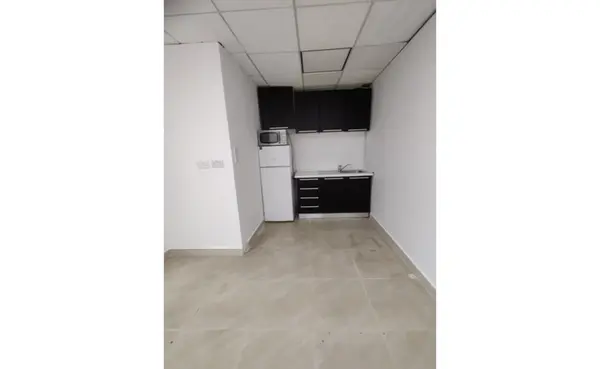Gzira office/shop with an area of 70sqm