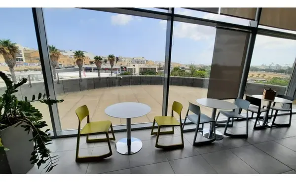 299sqm Office in Qormi For Rent