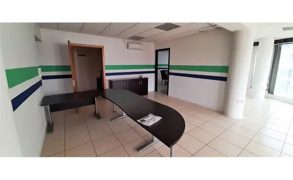 Office to let Malta: Msida 180sqm commercial premises for rent