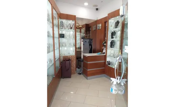Shop to let Malta: Sliema 14sqm commercial premises for rent in Bisazza street
