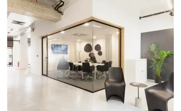 Offices in Malta: Large Open Plan Office / Commercial Outlet for rent