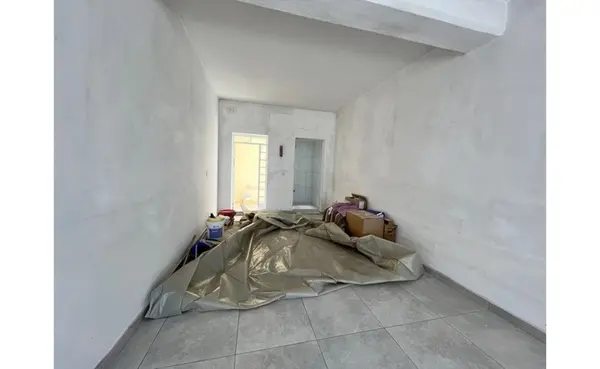 Shops for rent in Malta: Corner shop for rent in Gharghur