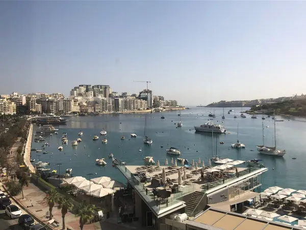 Large Office on the Strand Seafront that Consists of 390sqm