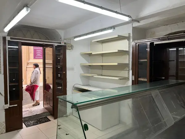 Shops for rent in Malta: Corner 40sqm commercial premises in Valletta