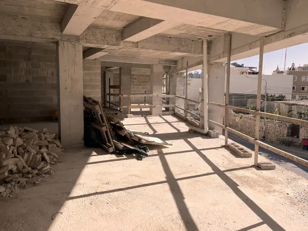 Shops for rent in Malta: 700 SQM large showroom on three floors
