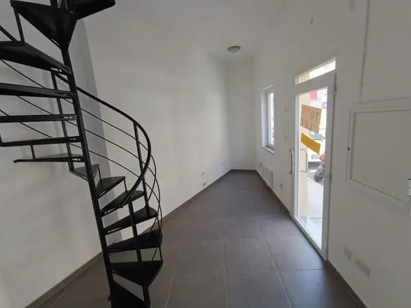 Shop to Let: Salon, Barber, or Office Space for Rent