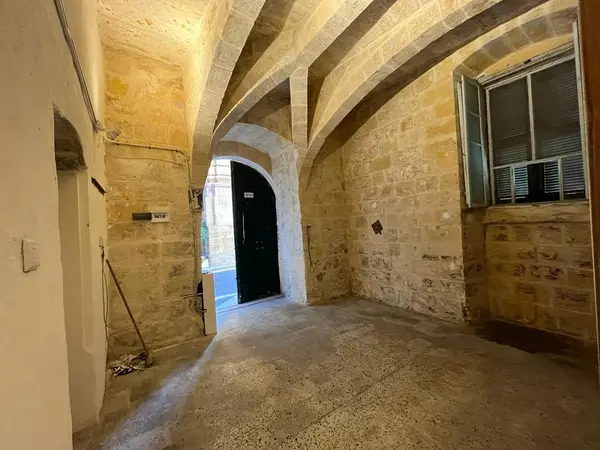 Valletta Corner Restaurant for Rent on Main Road