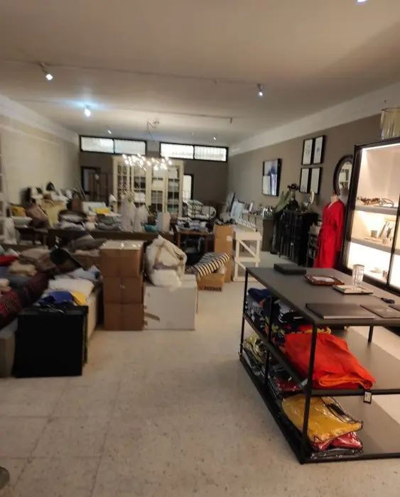 Swatar Retail & Storage Space - 400sqm with Garden