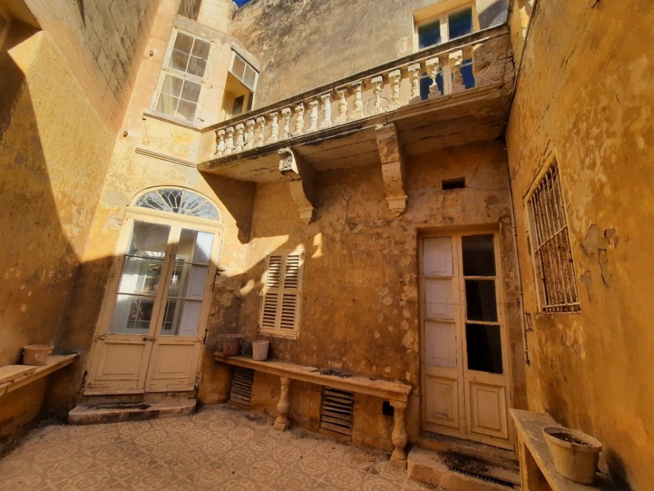 Historic Corner Palazzo in Zebbug: 5 Bedrooms, Garden, and ODZ Views